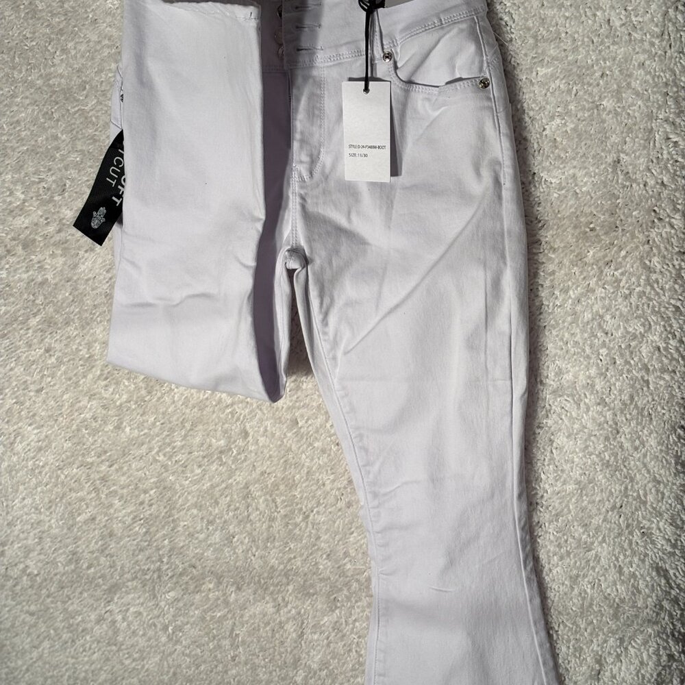 WOMEN’S WHITE STRETCH JEAN SUPER BOOT CUT CAPRI NEW SIZE 11 BRAND BAMBOO $13